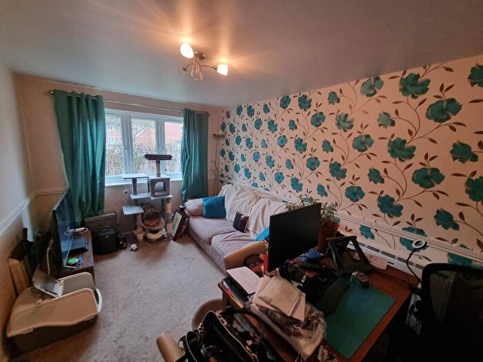 1 Bedroom Apartment For Sale In Sandon Close, Rochford, Essex, SS4