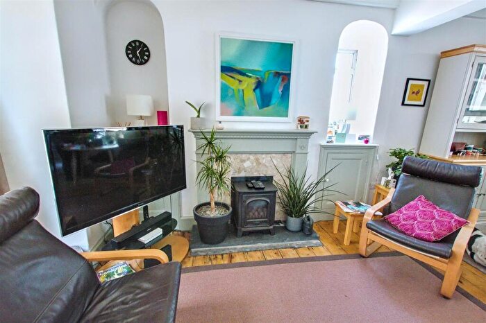 2 Bedroom Cottage For Sale In Upper West Street, Newport, SA42