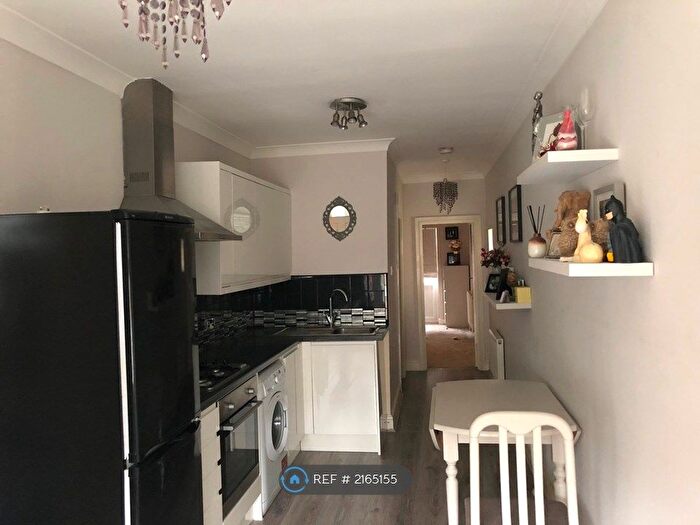 Studio To Rent In Annex Cranborne Avenue, Surbiton, KT6