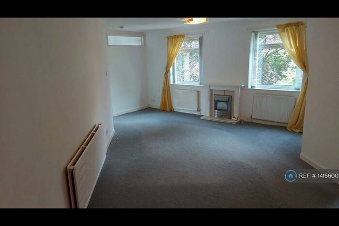 2 Bedroom Flat To Rent In Saddleworth House, Uppermill, Oldham, OL3