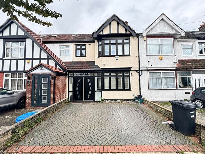 3 Bedroom Property To Rent In Denham Drive, Gants Hill, IG2