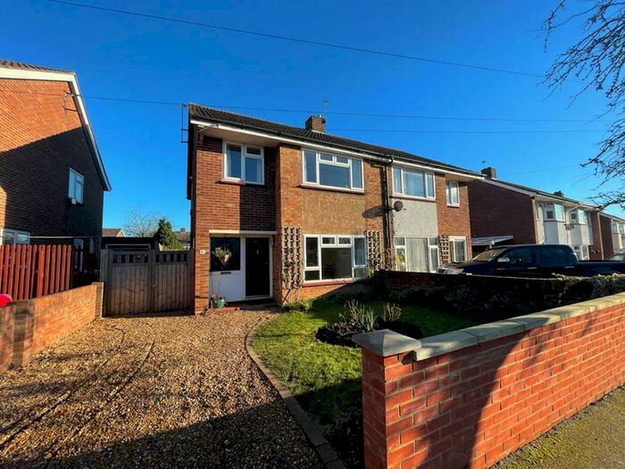 3 Bedroom Semi-Detached House To Rent In The Ridgeway, Putnoe, MK41