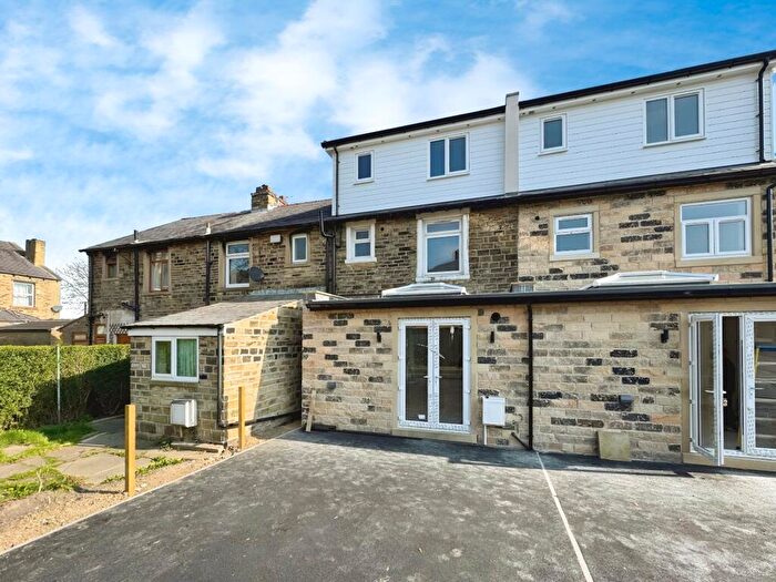 4 Bedroom Terraced House To Rent In Lister Street, Huddersfield, West Yorkshire, HD5