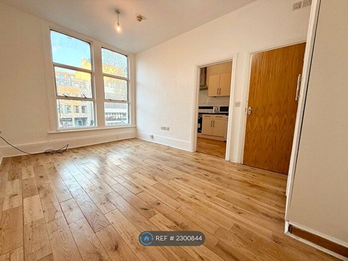 Studio To Rent In London, London, SE5