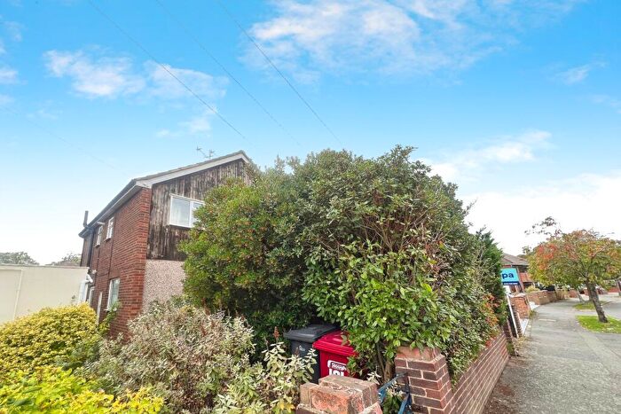 3 Bedroom Detached House For Sale In Marlborough Road, Slough, SL3