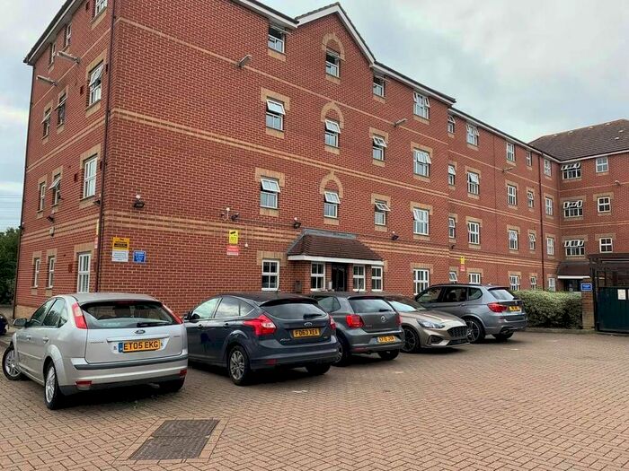 2 Bedroom Flat To Rent In Hyacinth Close, Ilford, IG1