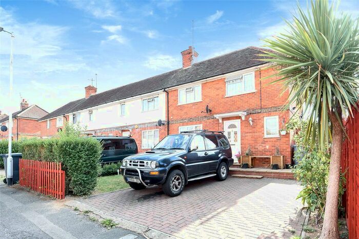 2 Bedroom End Of Terrace House To Rent In Lamerton Road, Reading, Berkshire, RG2