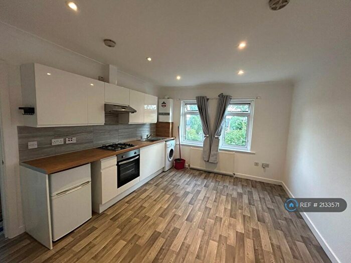 2 Bedroom Flat To Rent In Harefield Road, Southampton, SO17