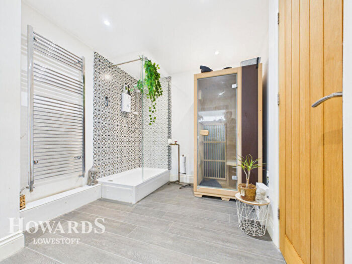 5 Bedroom Detached House For Sale In Fleetdyke Drive, Lowestoft, NR33