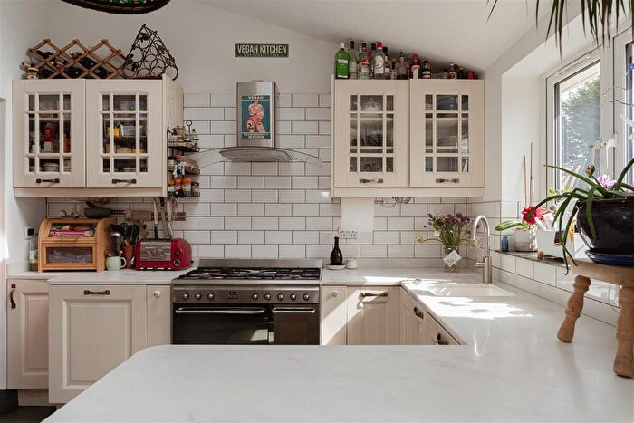 3 Bedroom Semi-detached House For Sale In Prices Lane, Reigate, RH2