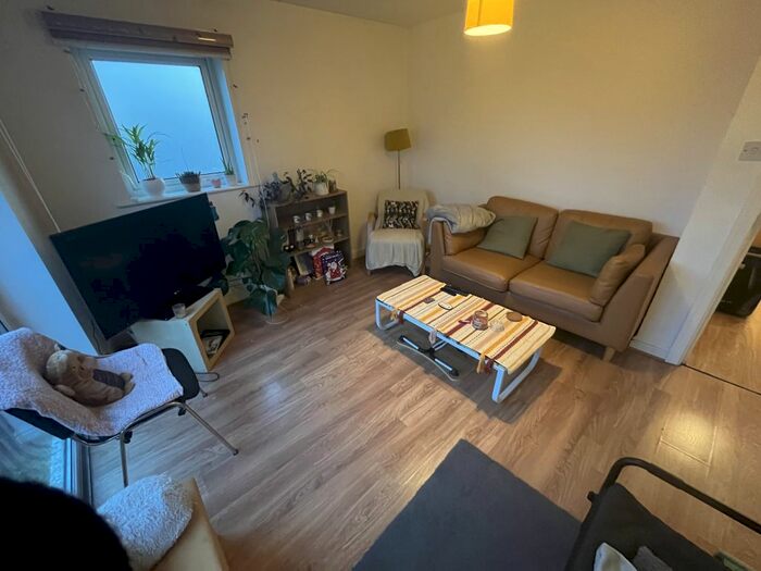 2 Bedroom Flat To Rent In Bed – Mitford Road, Withington, M14