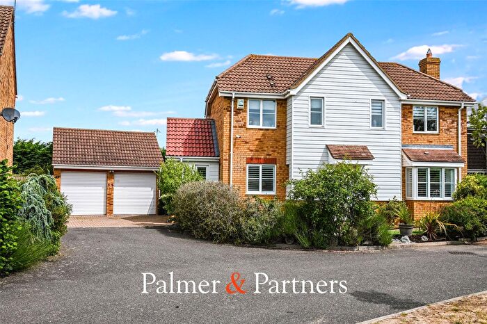 4 Bedroom Detached House For Sale In Chislett Row, Chelmsford, Essex, CM2