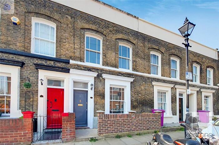 3 Bedroom End Of Terrace House To Rent In Tollet Street, London, E1