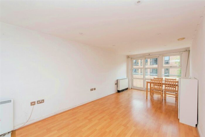 2 Bedroom Flat For Sale In London Road, Kingston Upon Thames, KT2