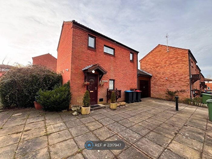 3 Bedroom Detached House To Rent In The High Street, Two Mile Ash, Milton Keynes, MK8