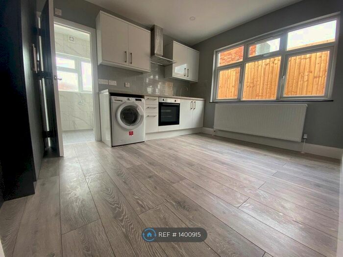 Studio To Rent In Downham Way, Bromley, BR1