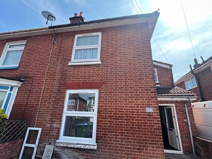 Studio To Rent In Waterloo Road, Southampton, SO15