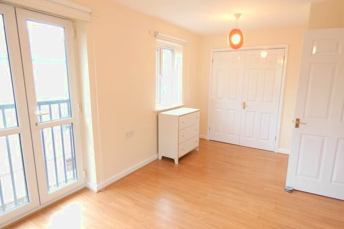 2 Bedroom Flat To Rent In Orchid Gardens, Hounslow, Middlesex, TW3