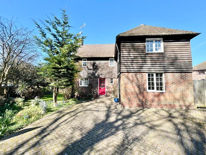 4 Bedroom Detached House For Sale In Denton Road, Newhaven, BN9