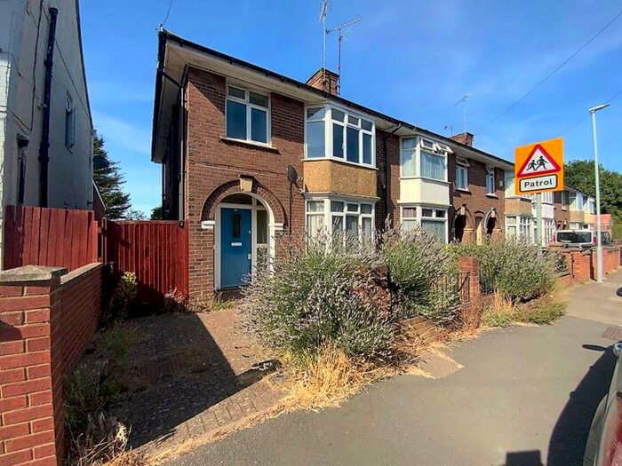 Houses for sale in Wardown Crescent, LU2, Luton