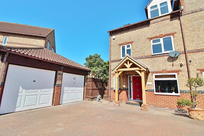 5 Bedroom Town House For Sale In Blakesley Lane, Anchorage Park, PO3