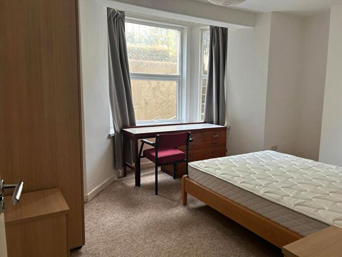 3 Bedroom Flat To Rent In Napier Terrace, Flat, Plymouth, PL4
