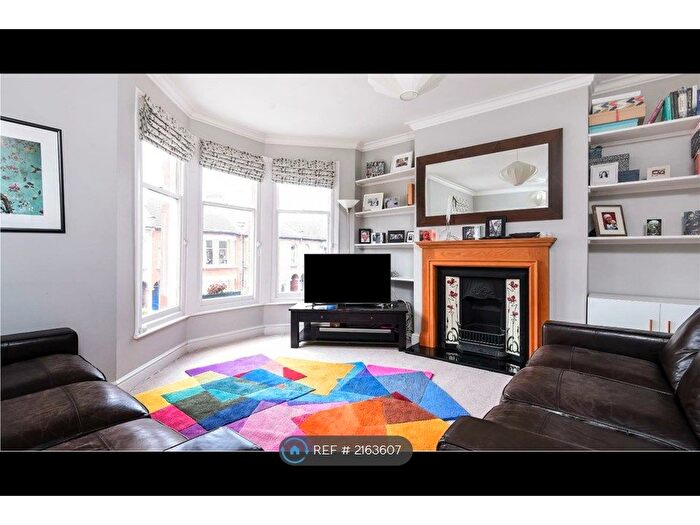 3 Bedroom Maisonette To Rent In Haverhill Road, London, SW12