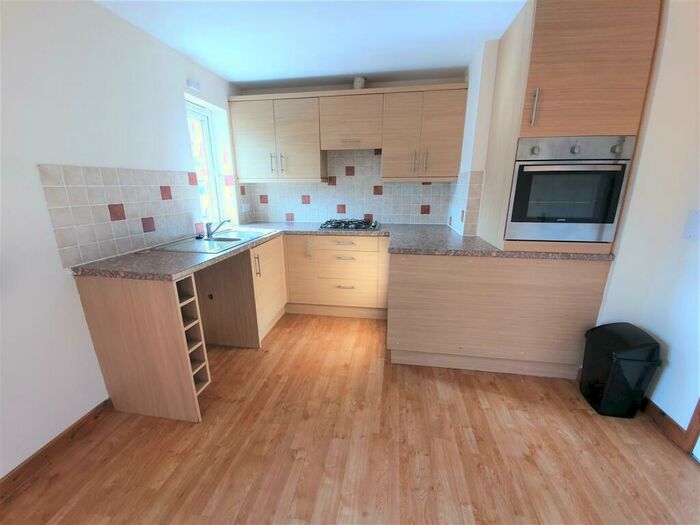 2 Bedroom Flat To Rent In Chapel Park Gardens, Launceston, PL15