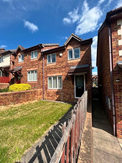 3 Bedroom Semi Detached House To Rent In Phoenix Court, Soothill, WF17