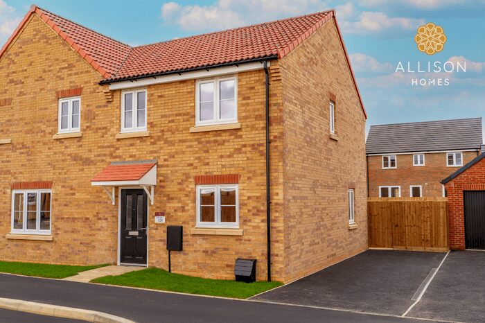 3 Bedroom Semi-Detached House For Sale In Fernwood, Newark, Nottinghamshire, NG24