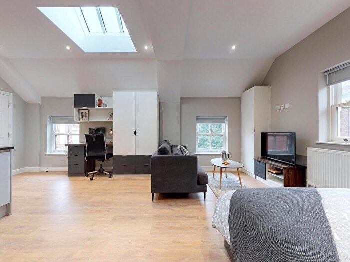 Apartment To Rent In Apt, Springfield Mount #, LS2