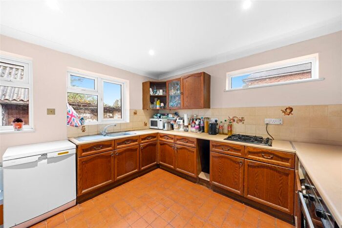 3 Bedroom Property For Sale In Western Road, Crowborough, TN6