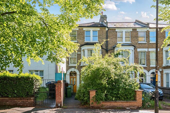 5 Bedroom End Of Terrace House For Sale In Linden Grove, Nunhead, London, SE15