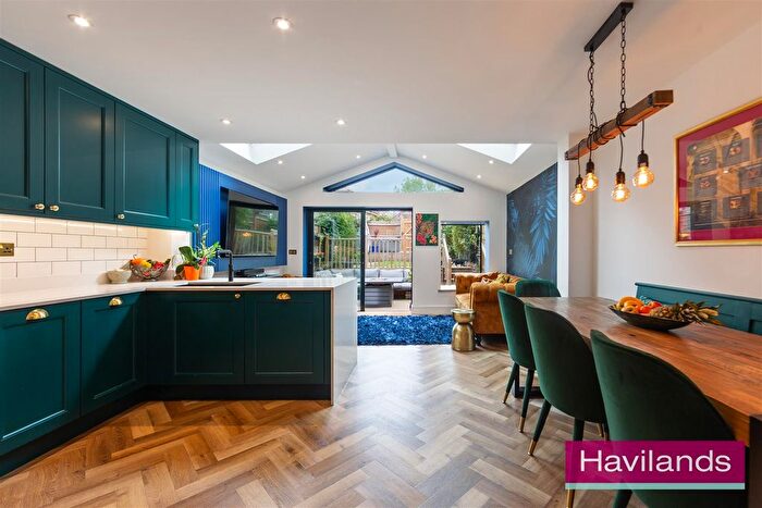 4 Bedroom Town House For Sale In Tresilian Avenue, London, N21