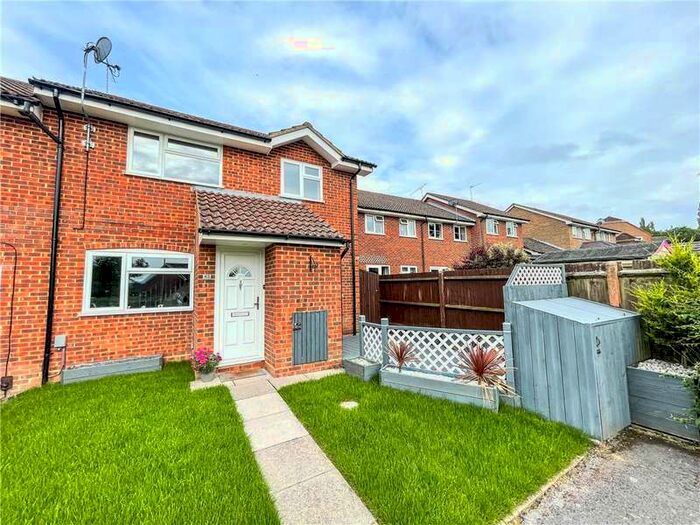 2 Bedroom End Of Terrace House For Sale In Ryves Avenue, Yateley, GU46