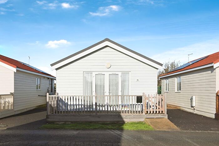 2 Bedroom Mobile/park Home For Sale In Seaview Park, Leysdown-On-Sea, Sheerness, ME12