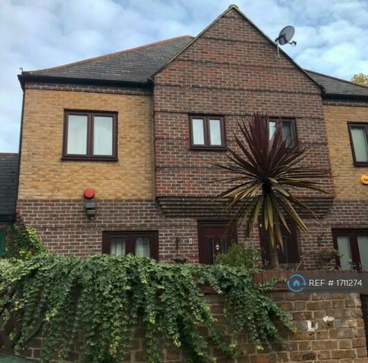 3 Bedroom Terraced House To Rent In Trafalgar Close, London, SE16