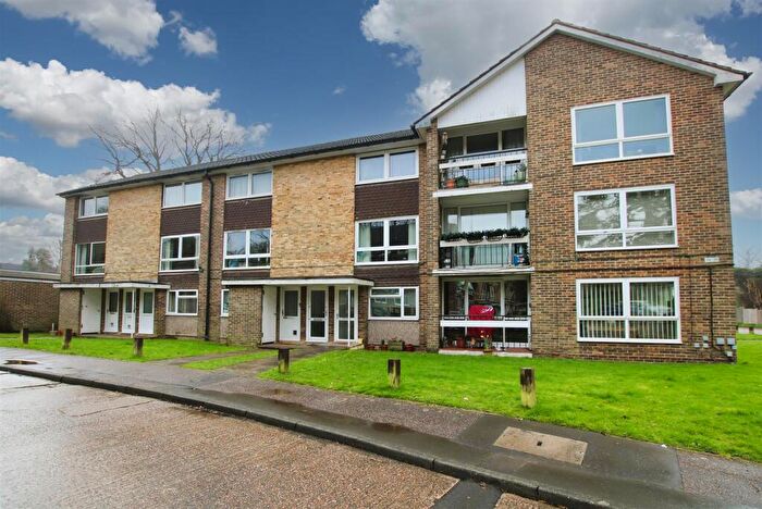2 Bedroom Maisonette For Sale In Cotswold Court, Horsham, RH13