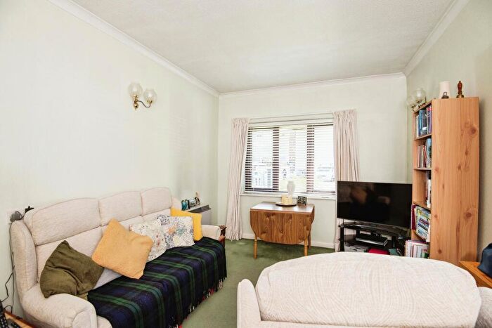 1 Bedroom Flat For Sale In Rochester Gate, High Street, Rochester, Kent, ME1