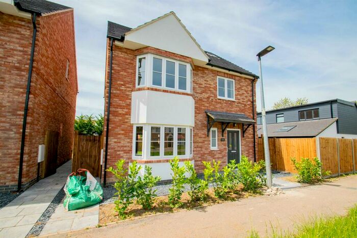 4 Bedroom Detached House To Rent In Luton Road, Wilstead, MK45