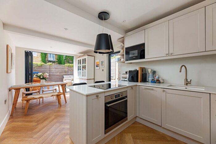 2 Bedroom Flat For Sale In Percy Road, London, W12