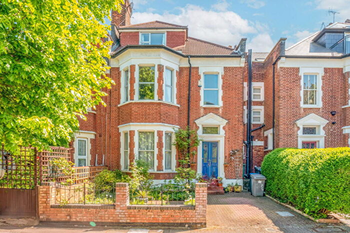 6 Bedroom Semi-Detached House For Sale In Blenheim Gardens, Willesden Green, NW2