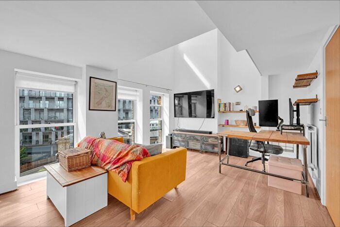 2 Bedroom Flat For Sale In Cadogan Road, London, SE18