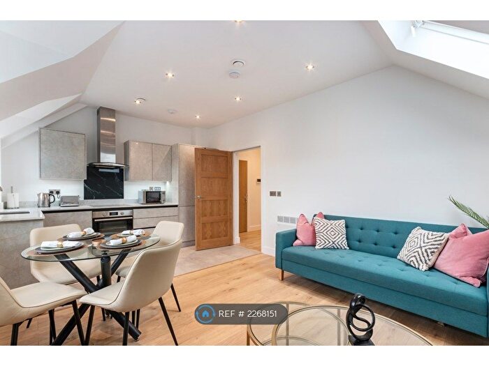 2 Bedroom Flat To Rent In Kingston Road, Leatherhead, KT22