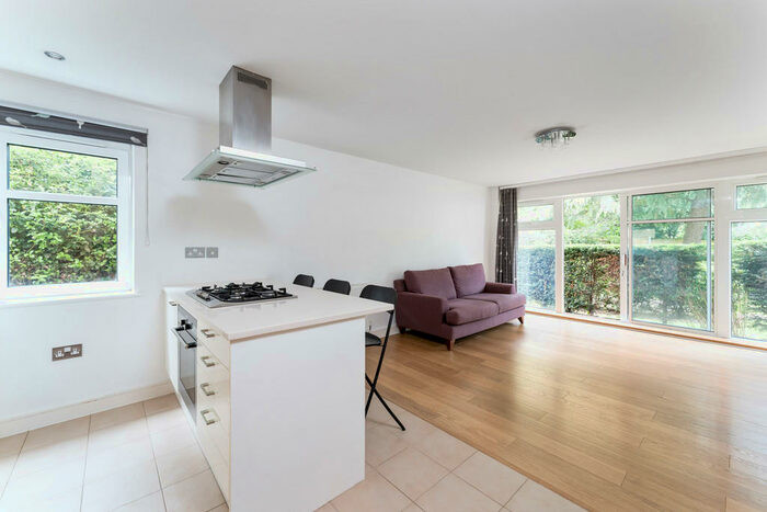 2 Bedroom Apartment To Rent In The Avenue, Wanstead, E11