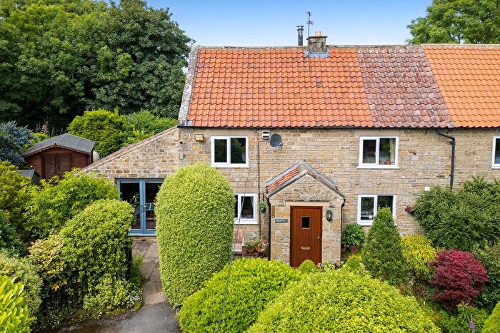 3 Bedroom Semi-detached House For Sale In Hutts Lane, Grewelthorpe, HG4
