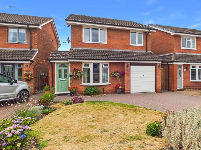 3 Bedroom Detached House For Sale In Birch Close, Kingsbury, B78
