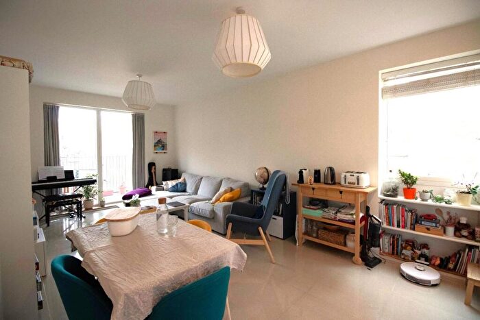 2 Bedroom Apartment To Rent In Seekings Close, Trumpington, Cambridge, CB2