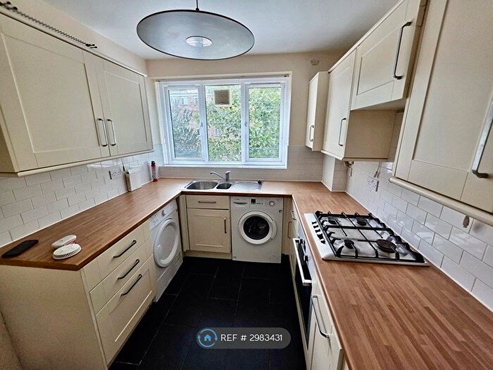 3 Bedroom Flat To Rent In Innes Gardens, London, SW15