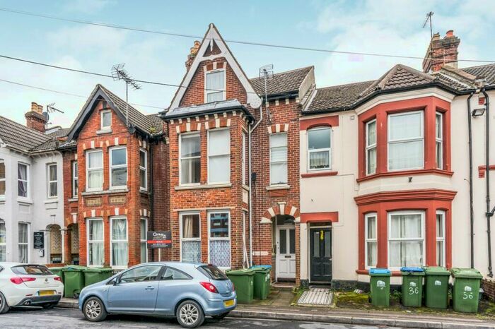 Apartment To Rent In The Polygon, Southampton, SO15